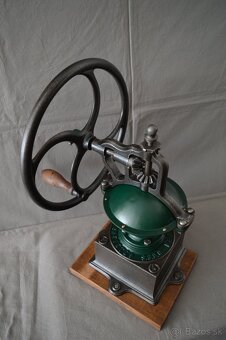 Mlynček na kávu Peugeot  A 1 - 8