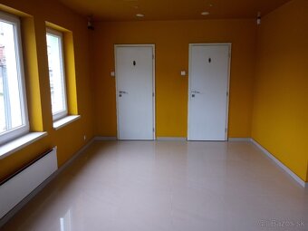 budova pri Tescu - 8