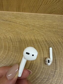 Apple AirPods 1 - 8