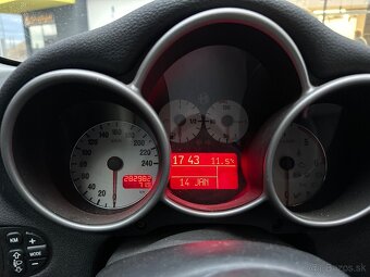 Alfa romeo 147 1.9 JTD 103kw - 8
