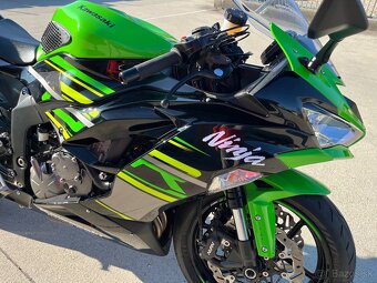 Kawasaki ZX6R - 8