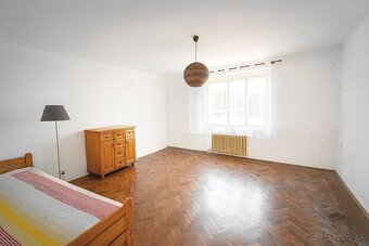 Rodinný dom s veľkou záhradou - 8