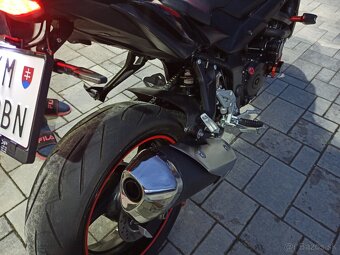 Suzuki gsr 750 - 8