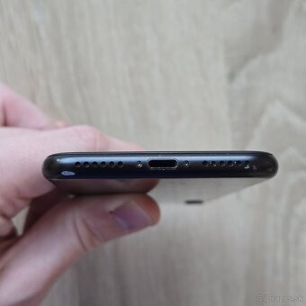 iPhone SE 2020 (64 GB, čierny) - 8