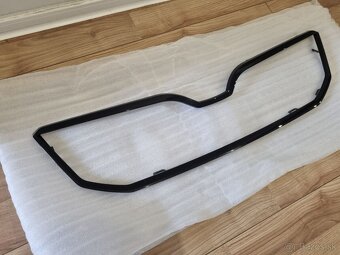 PREDNA MASKA OCTAVIA RAMCEK GRILU MASKY CIERNY - 8