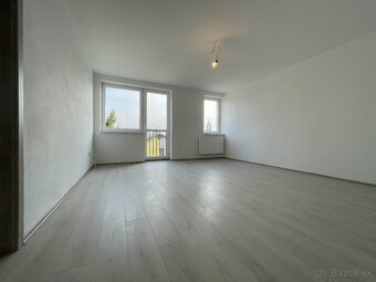 Veľkometrážny 2 izb. byt s parkovacím státím - 8