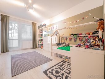 Veľký 3-izbový byt- 2x balkón- Klimatizácia - 8