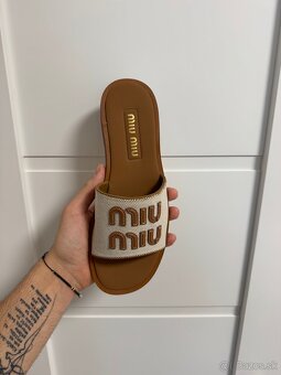 Miu Miu appliqué-logo slides - 8