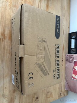 Menič napätia Carspa (inverter) z 12v na 230v + USB 1600w - 8