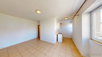 4 BYTY a SKLADOVÉ PRIESTORY / 11% ročne potenciálny výnos - - 8