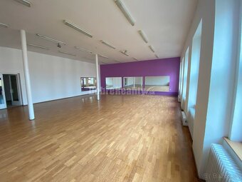 Na prenájom veľký, lukratívny komerčný priestor v centre mes - 8