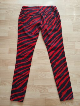 Červeno čierne nohavice - 8