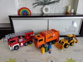 BRUDER JCB 4CX traktor - 8