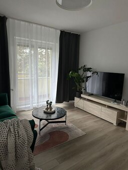 Svetlý 3i byt s terasou, záhradou a bazénom – Staré Mesto - 8