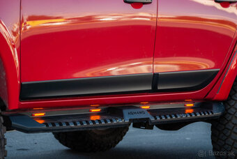 Bočné ochranné prahy nášľapy na Toyota Hilux - 8