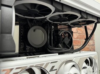 Ryzen 9 9900X3D\96GB\RTX 4090\SSD\1200W Zdroj - 8