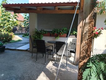 ZARIADENÝ 2i BYT PARKOVANIE GARÁŹ TERASA DVOR - 8