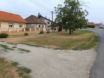 PRENÁJOM 2100 m2 pozemok pri BA (PARKOVANIE/REKLAMNÁ PLOCHA - 8
