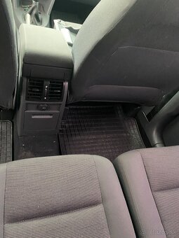 Predám vw Touran Facelift r 2007 1,9Tdi 77kw - 8