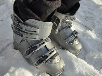 Darujem za symbolickú cenu lyžiarky Nordica - Veľkosť: 245 - 8