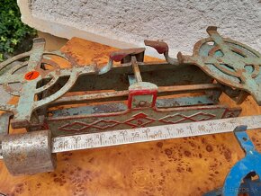 Liatinová váha. - 8