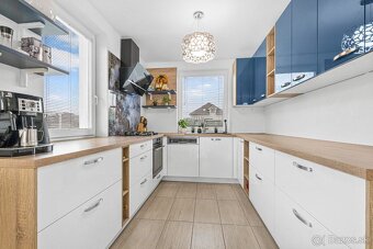 PREDAJ-Moderný 4-izbový bungalov s bazénom - RAJKA - 8