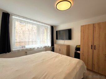 Veľký dvojgeneračný RD s bazénom v obci Petrova Ves - 8