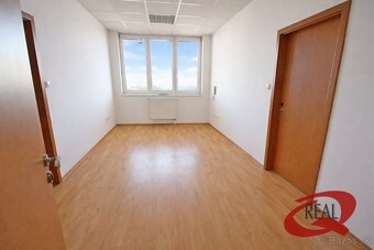 BEZ PROVÍZIE, KANCELÁRIE V RUŽINOVE, TRENČIANSKA UL - 8