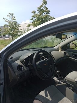 Predám Chevrolet Cruze 1.6 benzín 83kw - 8