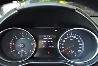 KIA Ceed 1.6 SR. voz - 8