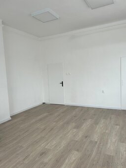 Na prenájom kancelária s parkovaním centrum Banská Bystrica - 8