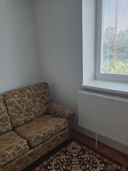 Predáme 4 izbový dom s kuchyňou, kúpeľnou a WC - 8