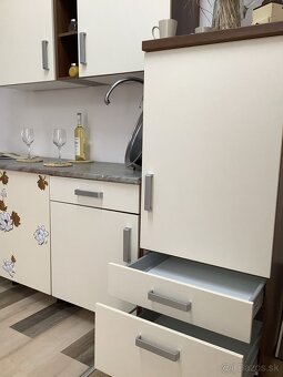 Svetlá moderná kuchyňa IRMA - 8