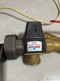 Predám akumulačnú nádrž 1000l - 8