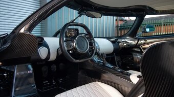 Koenigsegg Jesko Attack, Crystal White & Draco Red - 8