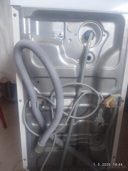 Predám minimálne používanú pračku Electrolux zvrchu - 8