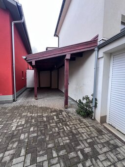Ponukame na prenajom dom s garazou a halou. - 8
