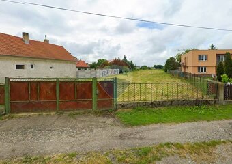 Stavebný pozemok pre rodinný dom/bytovú výstavbu - 2410 m2 - 8