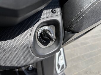 Yamaha X-Max 250 MomoDesign - 8
