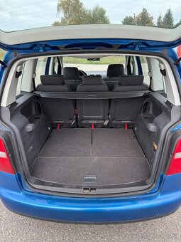 VW Touran 1.6 FSI – 7 miest, STK 11/2027, benzín - 8