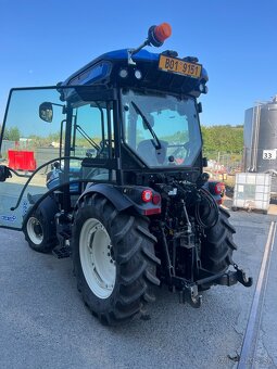 TRAKTOR NEW HOLLAND T4.100N - 8