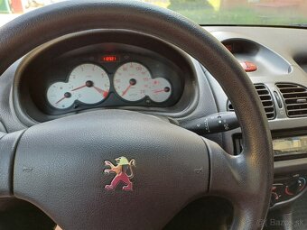 Peugeot 206 - rok výroby 2008 - 112 000 Km - 1,4 benzín - 8