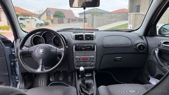 Alfa Romeo 147 - 8