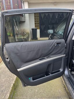 Toyota corolla verso - 8