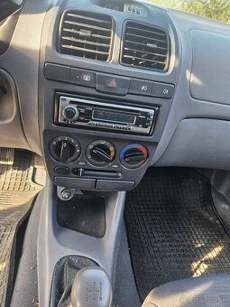 Predám Hyundai Accent 1.3 benzín - 8