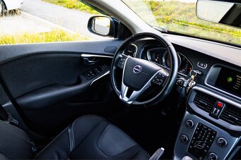 Volvo V40 D3 2.0L 110kW Momentum / LED Svetlá / - 8