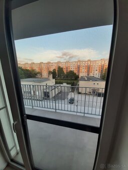 2i čiastočne zariadený byt s balkónom, staré sídlisko Priev - 8