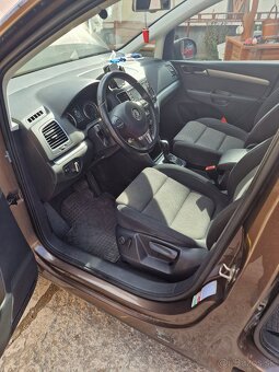 Sharan 2.0tdi DSG 103kW 7miest - 8