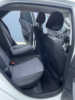 Hyundai i20 Hatchback 61.8kw Manuál - 8