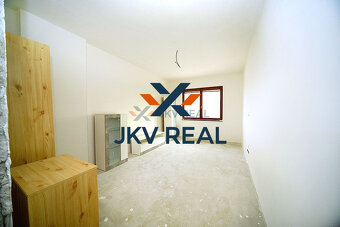 4 izbový rodinný dom s garážou v tichej lokalite - 8